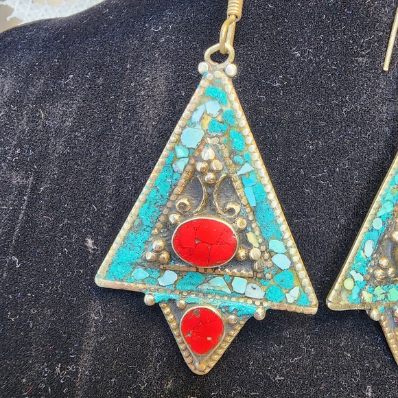 Tibetan triangle-shaped dangle earrings - Picture 4 of 9